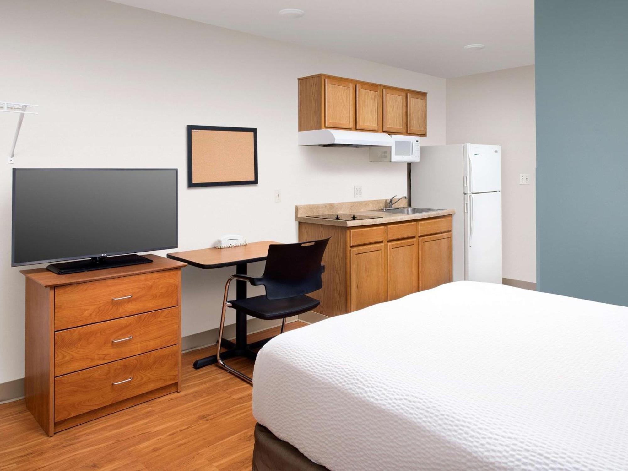 Extended Stay America Select Suites - Fort Myers - Northeast Екстериор снимка